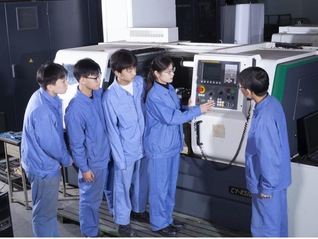 中国东方教育样本：当本科生“回炉”，技能教育进入价值重估时代