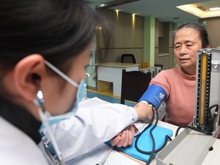 人大代表金迎建议完善社区基层医疗卫生机构绩效核定机制｜上海两会