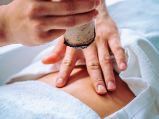 人大代表冯煜建议试点构建国际健康旅游服务标准化体系｜上海两会