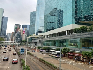 香港楼市一季度“狂飙”：量价齐升，内地买家与“大手客”联手托市