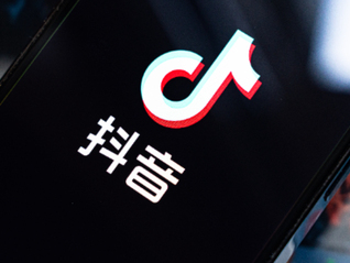 抖音严打AI侵权：下架53.8万条违规视频，1300余个“AI霸总”类账号被处置