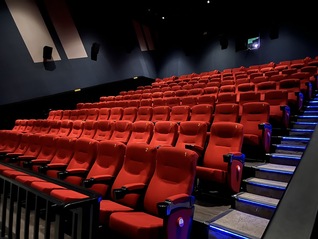 “史上最拥挤五一档”启幕，首日预售票房破千万