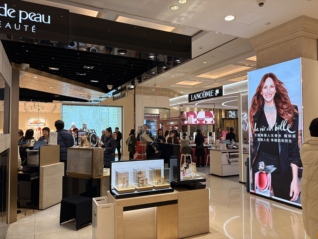 高端美妆又行了，上海柜姐：每天“一车车”发货｜新春走基层