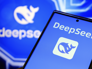 DeepSeek增资！梁文锋持股比例由1%飙至34% 