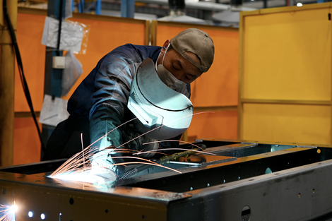 季节性因素叠加市场需求影响，4月制造业PMI小幅回落